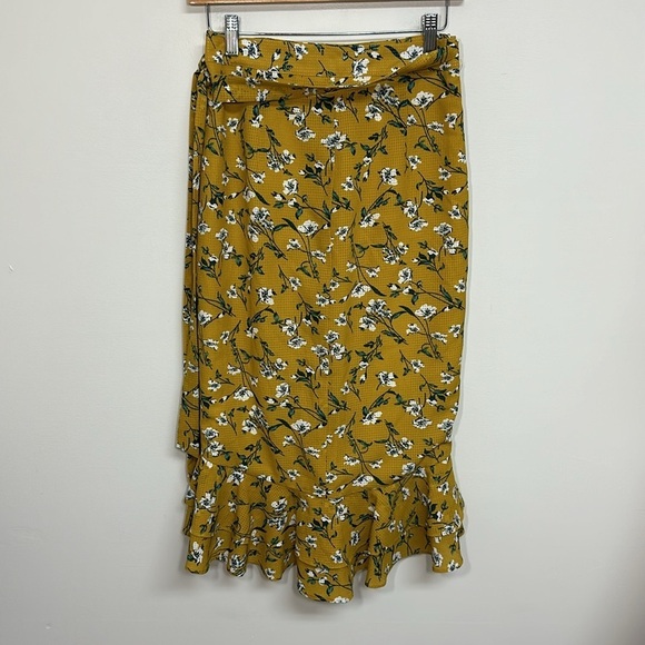 Tularosa Veronica Skirt in Yellow Dolly Floral Medium - Picture 5 of 7